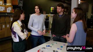 חובבן רביעייה להזדיין עם זין רעב MILF עקרות בית.