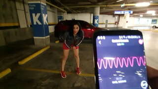 возбужденная кыз теребит пальцами үз киску бу парковке сәүдә үзәге возбужденная кыз теребит пальцами үз киску бу парковке сәүдә үзәге