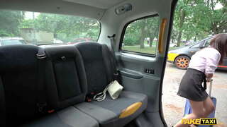 Falske Taxa Mina Moreno fucked i en taxa