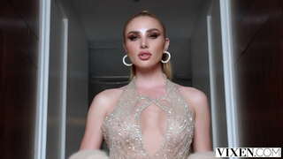 МЕГЕРА Великолепная красотка трахается нарын горячем лесбийском сексе втроем