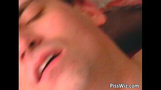 Зрелая блондинка шлюха сосет мүчөсү алат