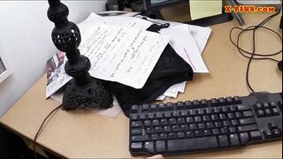 Kutt teinud palju kuuma äri naine, sest tal on raha