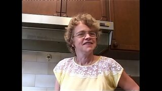 Mijn pik niet weerstaan aan de onweerstaanbare charme van een rijpe slet! Vol. 8