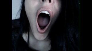 לגמור בתוך הפה שלי בעוד אני משפריץ!