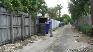 Alyssa Lynn fucking hendes søns ven, udendørs